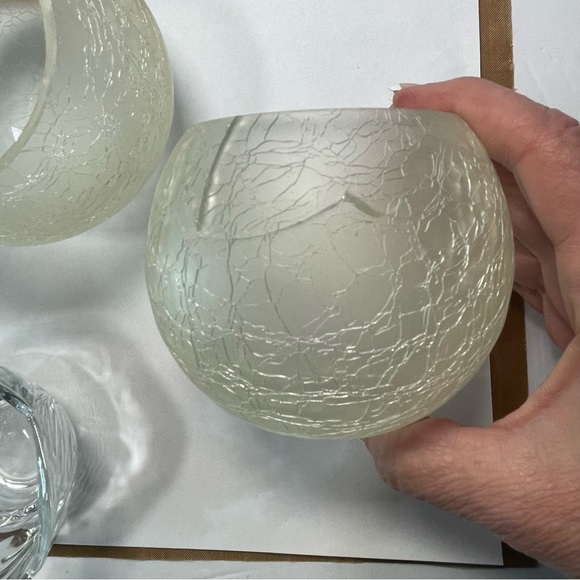 Vintage candleholders lot clear glass floral pattern & frosted crackle globe set - Picture 3 of 16